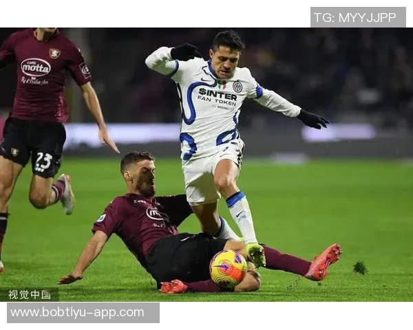 意甲10月最佳球员候选名单揭晓莱奥恰尔汗奥卢安古伊萨等六人争夺荣誉