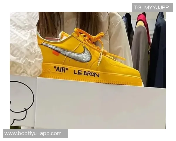 詹姆斯专属AF1即将发售超大皇冠Logo设计引发球迷热议